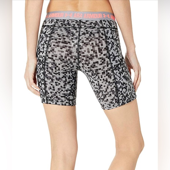 Under Armour Strike Zone Slider Women's Softball Shorts Gray/Black Size M - Picture 2 of 7